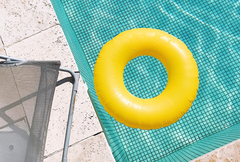 pool with floating ring